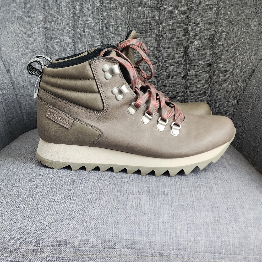 NWOT Alpine Merrell Women's Taupe Hiking Boots